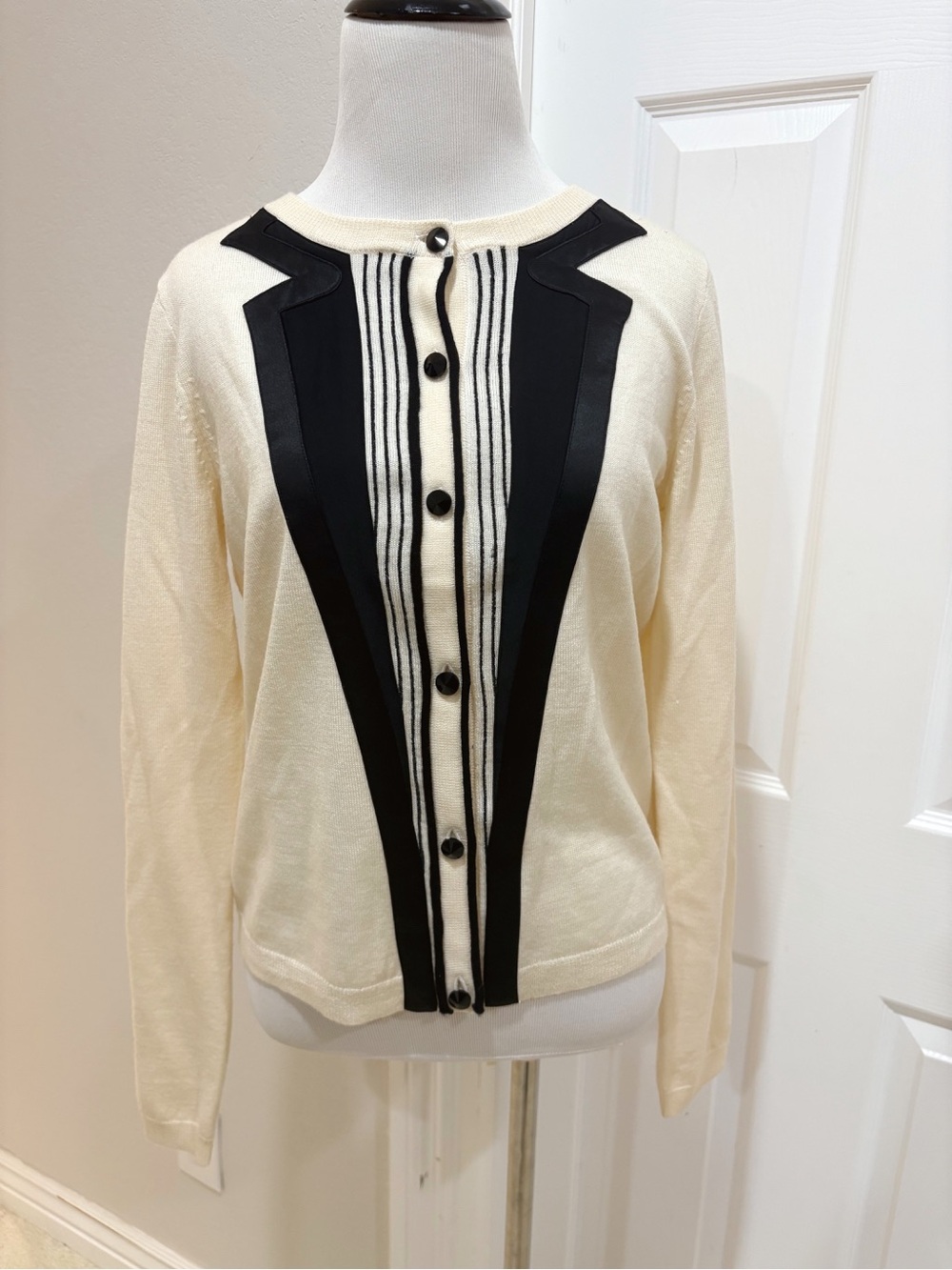 Alice + Olivia Cream and Black Button-Front Tuxedo Cardigan Sweater - M